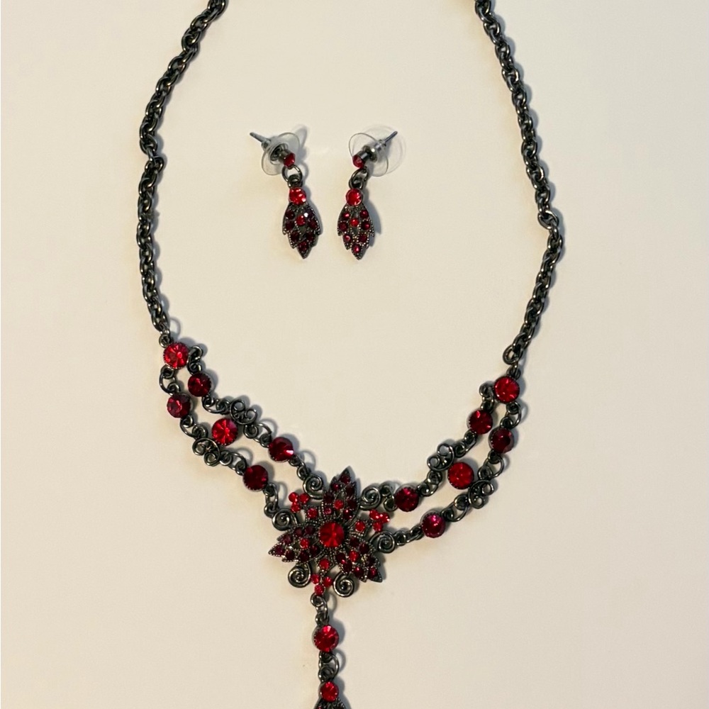 VNTG Elegant Red and Black Jewelry Set